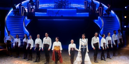 Les Folies Gruss, on est touché et ému par l’authenticité des mots et la virtuosité des acrobaties.